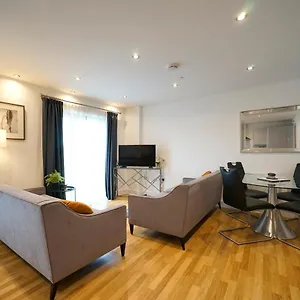 https://modern-2-bed-apartment-with-juliet-balcony-dhb-stays.yorkshirehotels.net